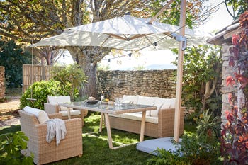 Salotto da giardino per 5 persone beige Medena NATERIAL con cuscini in poliestere bianco
