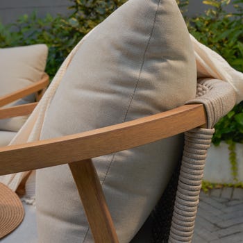 Salotto da giardino Gaia NATERIAL in alluminio effetto legno con piano tavolo in ceramica per 4 persone