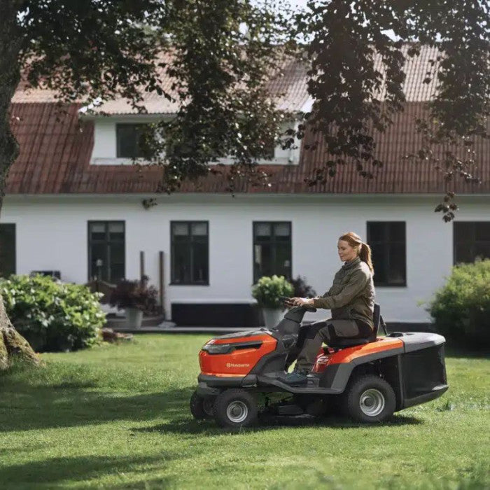 Rasaerba a batteria Husqvarna TC100i con scarico posteriore - larghezza di taglio 95 cm