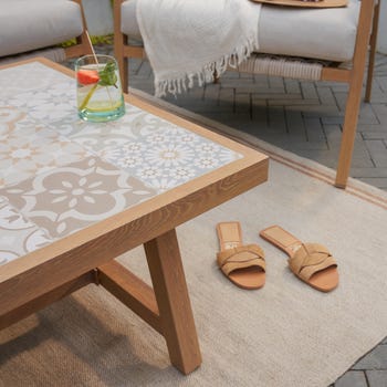 Salotto da giardino Gaia NATERIAL in alluminio effetto legno con piano tavolo in ceramica per 4 persone
